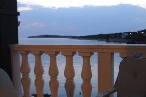 Villa Bilo, Примостен