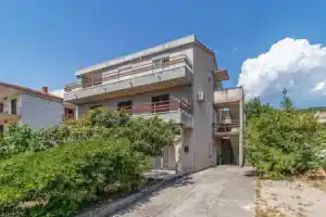Nice Apartment in Crikvenica With Wifi and 2 Bedrooms, Цриквеница