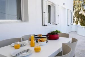 Thira Gold Suites, Фира