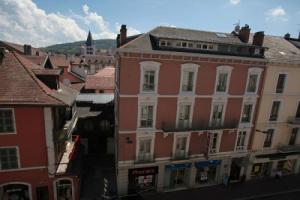 1 bedroom with elevator in downtown Annecy, Анси