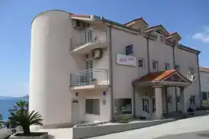 Гостевой дом «Pink Inn», Подстрана