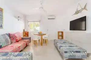 CASA TORRE Y MAR with 2 bedrooms swimming pool grill & garden & solarium, Торревьеха