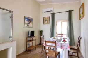 Nice Apartment in Posada With Wifi and 3 Bedrooms, Позада