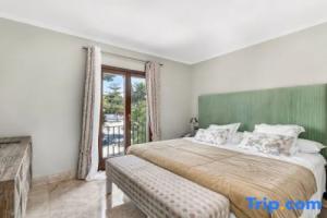 All About Puente Romano Penthouse Suite, Марбелья