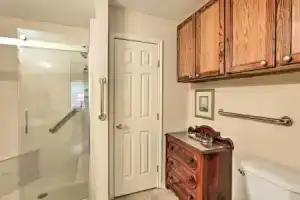 < 1 Mi to Kyle Field: Cozy Studio w/ Outdoor Space, Колледж-Стейшен