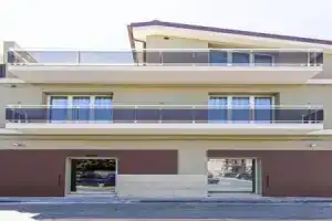 Hotel «Simon Bolivar», Ното