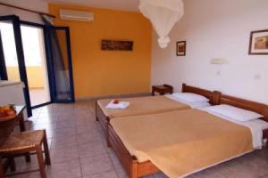 Voukelari Rooms, Плакиас