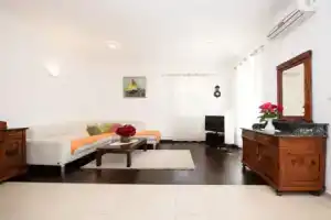 Elegant Lovran Apartment With Sea View, Ловран