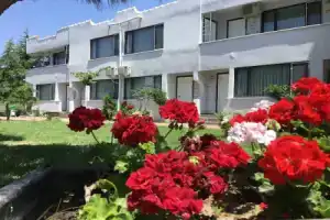 Kum Hotel, Эджеабат
