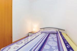 Amazing Home in Banjol With Wifi and 3 Bedrooms, Раб