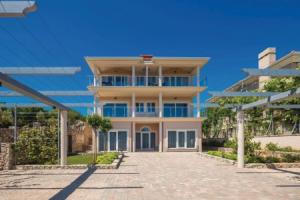 Amazing Home in Kornic with Hot Tub, WiFi & 1 Bedrooms, Kornić