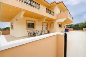 Rafaela's House 2, Коскину