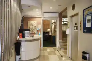 Adrian Hotel, Афины