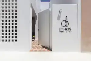 Отель «Ethos Vegan Suites», Фира