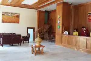 Queen's Park Hotel, Янгон