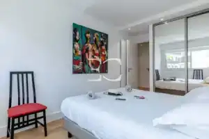 Easy Clés- Bright 3 bedrooms flat next to Les Halles with parking, Биарриц