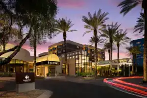 Отель «DoubleTree Suites by Hilton Phoenix», Финикс