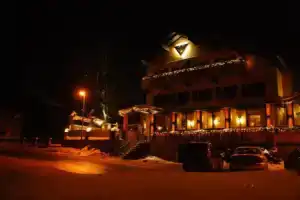 Die Lilie / Hotel Garni, Ройтте