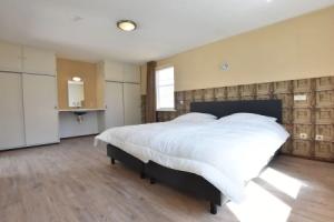 Holiday home in Dalfsen with terrace and garden with barbecue, Далфсен