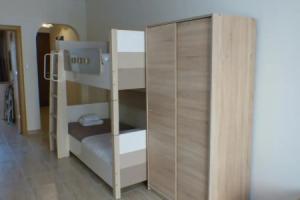 White Apartment 70m from the sea, Неа-Перамос