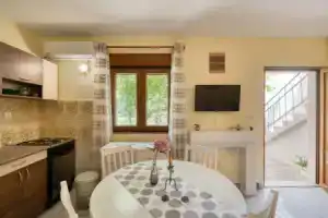 Garden apartment, Вела Лука