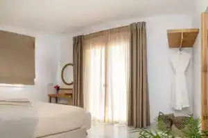 Cosmos Hotel, Айя-Анна