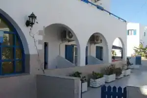 Ino Hotel, Камари