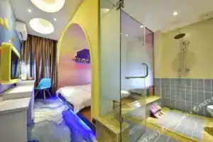 Yixin Theme Hotel, Дали