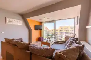 Cosy apartment with outside pool and balcony, Ньивпорт