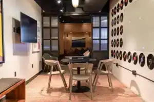 Отель «Moxy Nashville Downtown», Нэшвилл