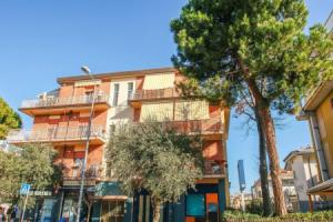 Amazing Apartment in Rimini With Wifi and 2 Bedrooms, Римини