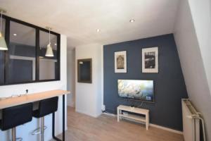 FASHION APPART - HYPER CENTRE - TRAM - FREE WIFI - leRelaisdOdile22, Валансьен
