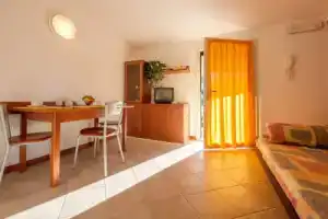 Cozy Apartment With air Conditioning Near the Sea, Скарлино