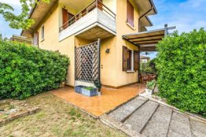 Awesome Home in Desenzano del Garda With Wifi and 3 Bedrooms, Десензано-дель-Гарда