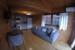 Pasha Bungalovs, Орхание