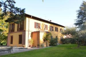 Elegant Holiday Home in Faenza With Garden and Pool, Фаэнца