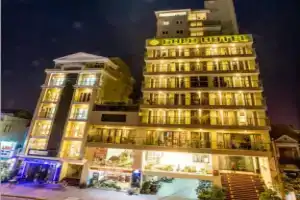 Gold Hotel, Хюэ
