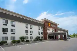 Отель «La Quinta Inn by Wyndham Indianapolis Airport Executive Dr», Индианаполис