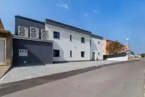 Villa Twins, Цриквеница