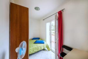 Beautiful Apartment in La Maddalena With 3 Bedrooms, Ла-Маддалена