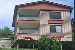 Green Hill Apart, Ардешен
