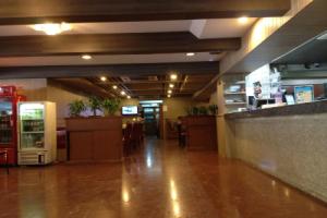 Watana Hotel, Бангкок