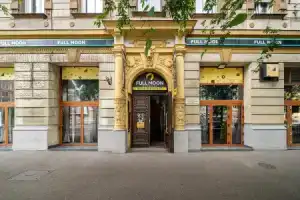 Отель «Full Moon Budapest», Будапешт