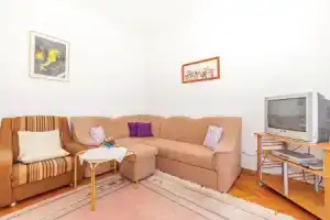 Awesome Home in Dramalj With Wifi and 2 Bedrooms, Цриквеница
