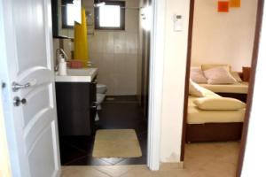 Hikari Villa With Equipped Garden and Parking Space in the San Foca Area, Сан-Фока