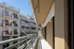Aria's Apartment, Ретимно