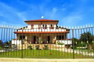 Villa Annarella, Гаспони