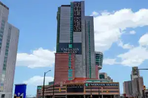 Апарт-отель «Embassy Suites by Hilton/ Fallsview», Ниагара-Фоллс