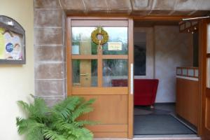 Hotel Garni Zur Krone, Хильпольтштайн