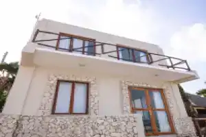 Отель «Coral Rocks & Restaurant», Джамбияни